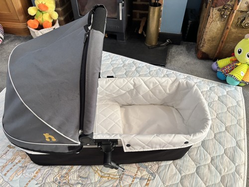 Out about single carrycot - n,